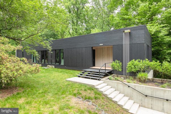 Backyard, Exterior, Facade, Modern
