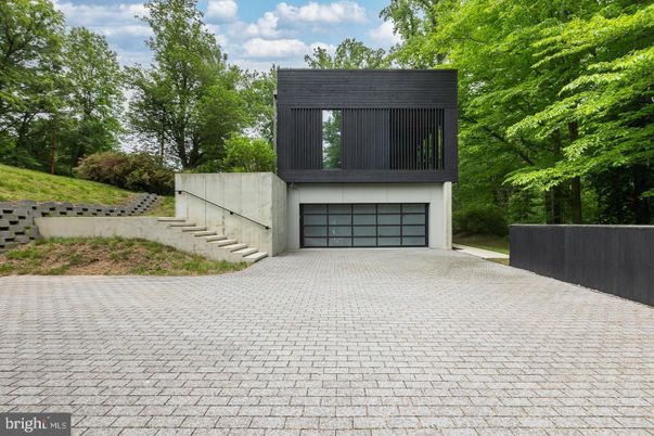 Attached, Exterior, Facade, Modern