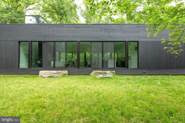 Exterior, Facade, Modern