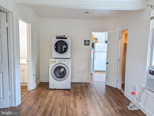 Interior, Utility Closets, Washer, Wood Texture Flooring