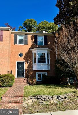 Exterior, Facade, Brick Facade, Rowhouse