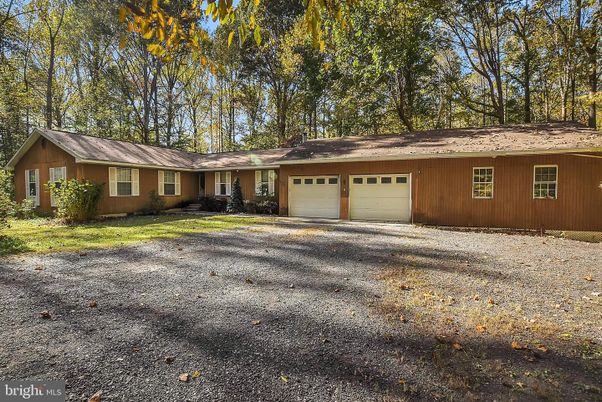 Attached, Exterior, Facade, Ranch