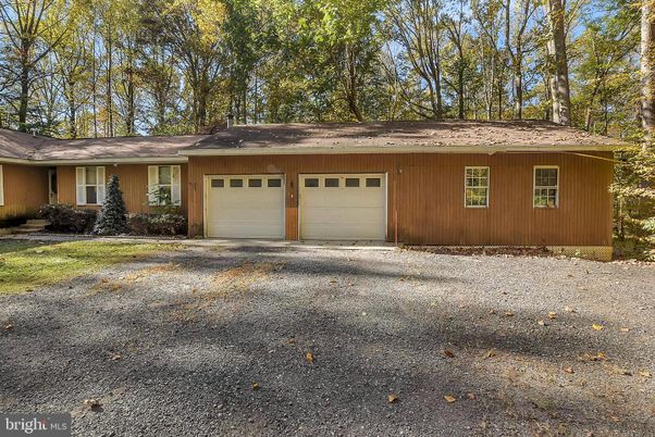 Attached, Exterior, Facade, Ranch