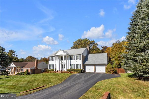 Attached, Exterior, Facade, Farmhouse