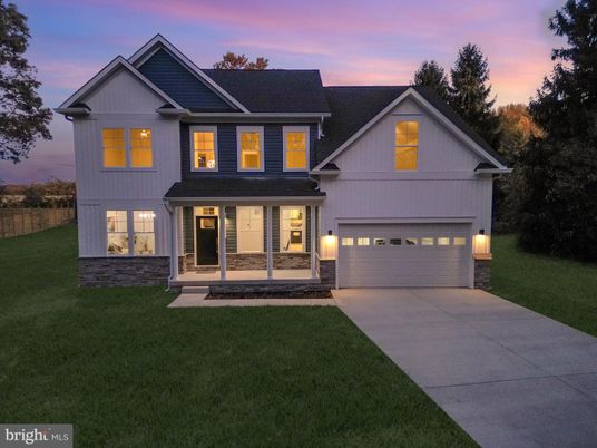 Attached, Exterior, Facade, Farmhouse