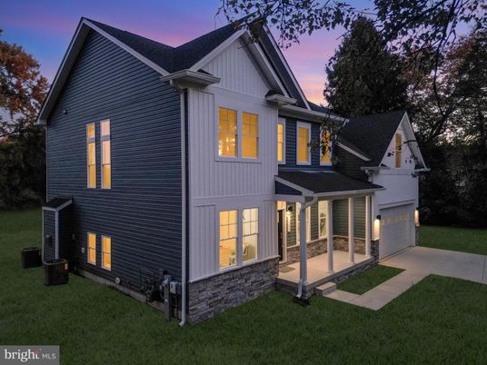 Attached, Exterior, Facade, Farmhouse