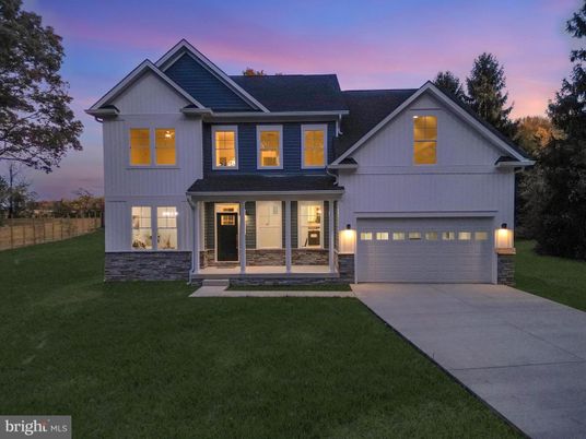 Attached, Exterior, Facade, Farmhouse