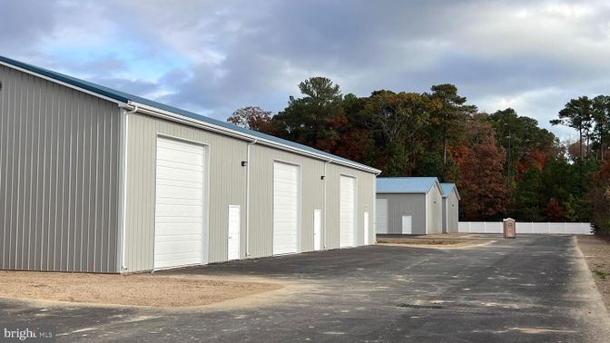 Detached Garage, Exterior