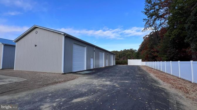 Detached Garage, Exterior