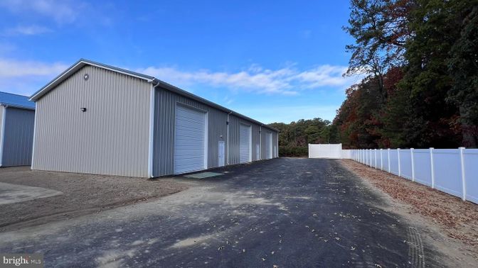 Detached Garage, Exterior