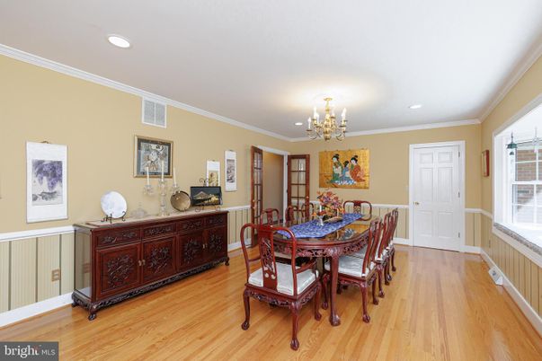Chandelier, Dining room, Interior, Recessed Lighting, Wood Texture Flooring