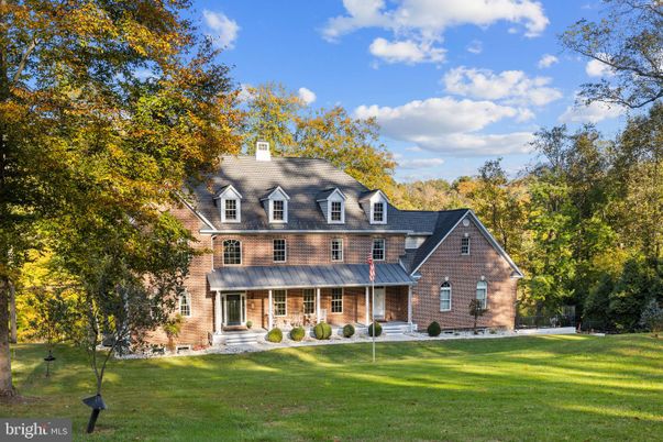 Backyard, Exterior, Facade, Brick Facade, Cape Cod
