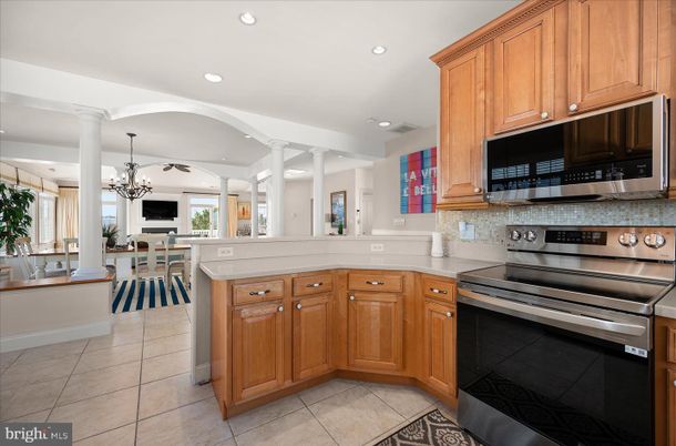 Chandelier, Dining room, Interior, Kitchen, Recessed Lighting, Stainless Steel Appliances