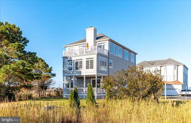 Backyard, Exterior, Facade, Queen Anne Victorian