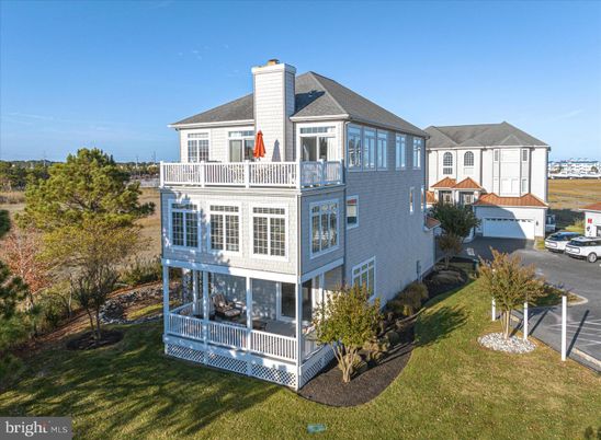 Backyard, Exterior, Facade, Queen Anne Victorian