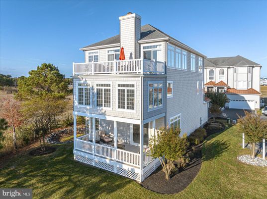 Backyard, Exterior, Facade, Queen Anne Victorian