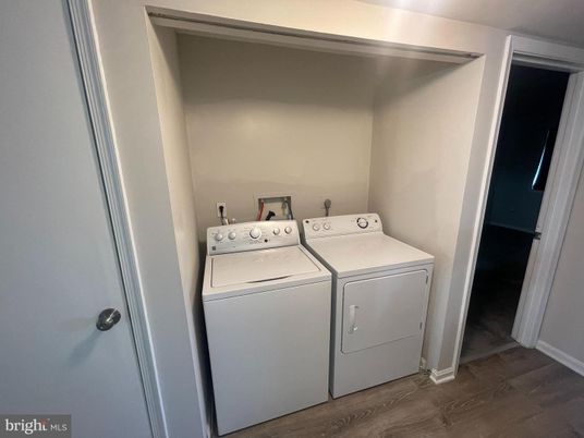Interior, Utility Closets, Washer, Wood Texture Flooring