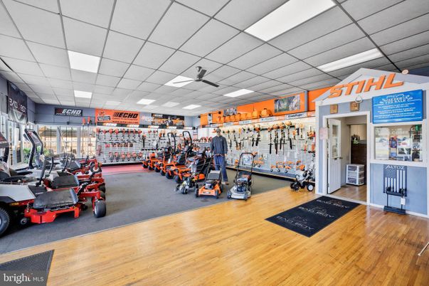 Fitness Equipment, Gym, Interior, Recessed Lighting, Wood Texture Flooring