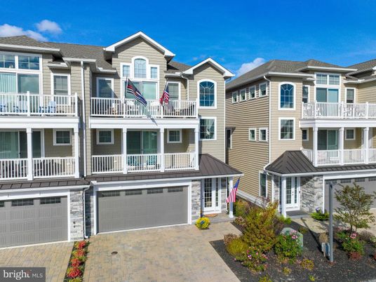 Attached, Exterior, Facade, Rowhouse