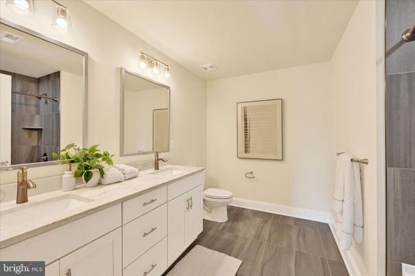 Bathroom, Dual Sink Vanities, Interior