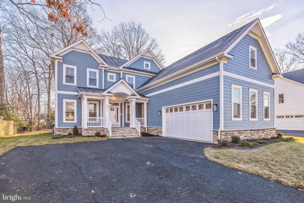 Attached, Exterior, Facade, Farmhouse