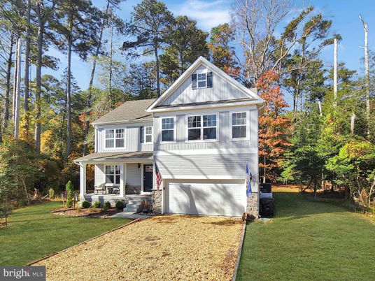 Attached, Exterior, Facade, Farmhouse