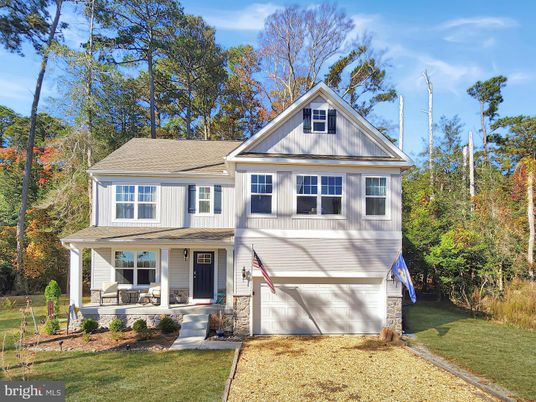 Attached, Exterior, Facade, Farmhouse