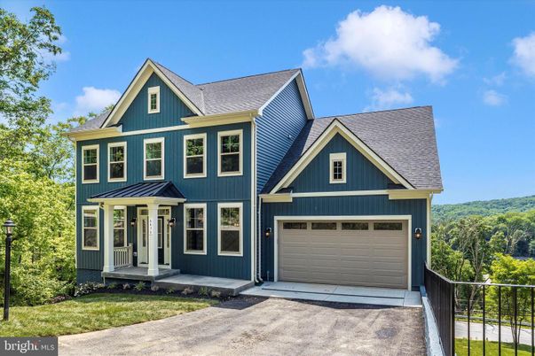 Attached, Exterior, Facade, Farmhouse