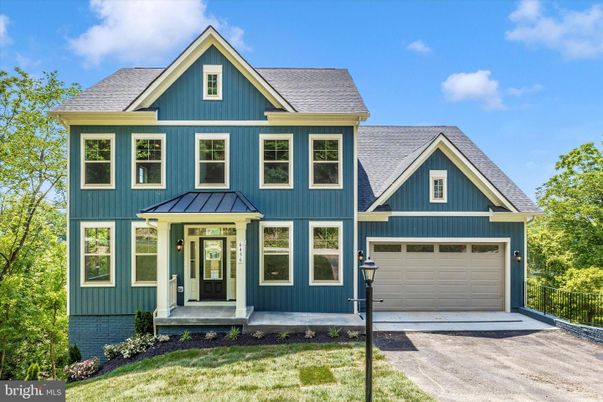 Attached, Exterior, Facade, Farmhouse