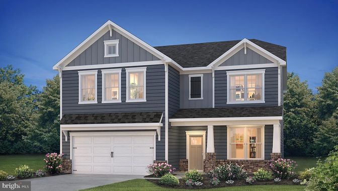 Attached, Exterior, Facade, Farmhouse