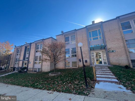 Exterior, Facade, Brick Facade, Rowhouse