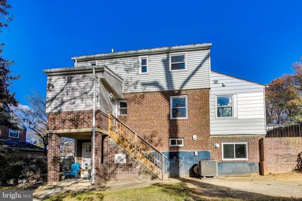 Exterior, Facade, Brick Facade, Raised Ranch