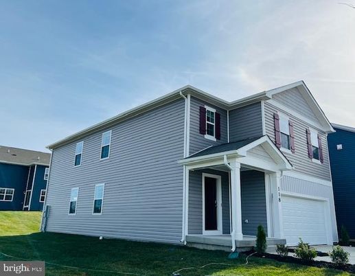 Attached, Exterior, Facade, American Craftsman