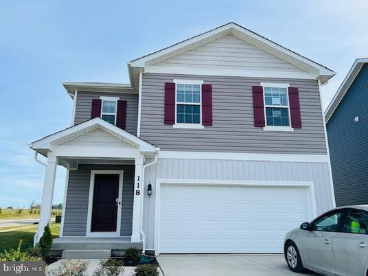 Attached, Exterior, Facade, American Craftsman