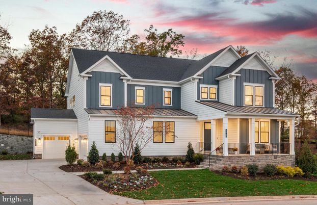 Attached, Exterior, Facade, Farmhouse