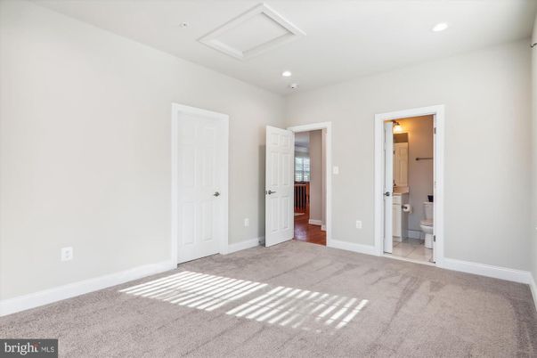 Bathroom, Empty room, Interior, Recessed Lighting