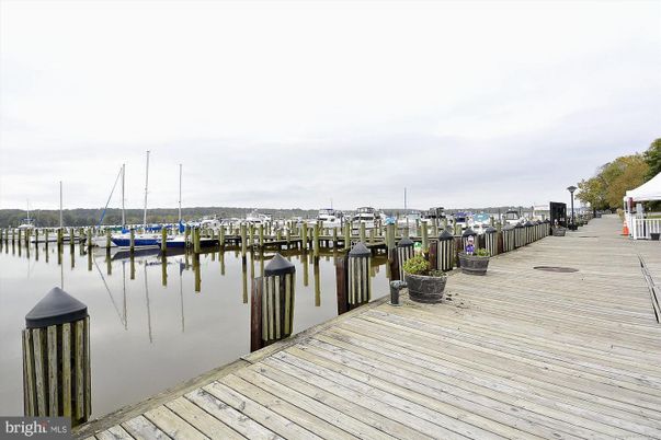 Exterior, Lake