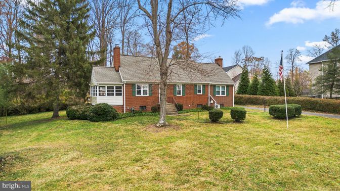 Backyard, Exterior, Facade, Brick Facade, Cape Cod