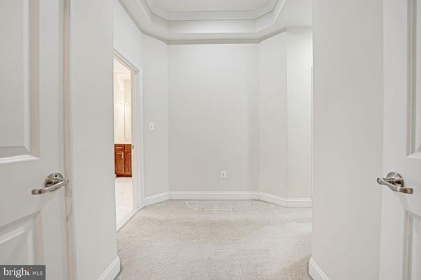 Empty room, Interior