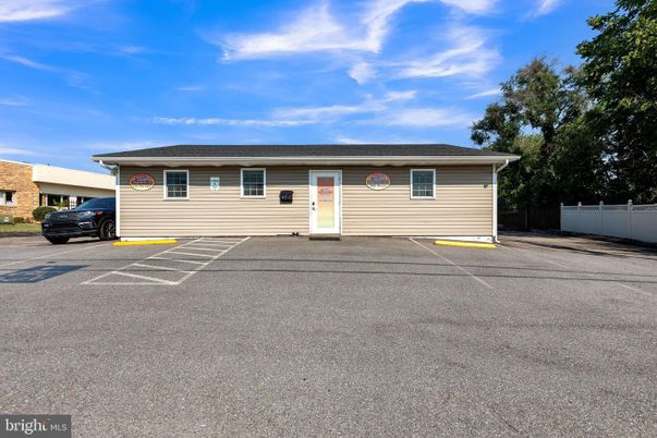 Exterior, Facade, Ranch