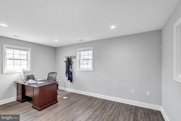 Home Office, Interior, Recessed Lighting, Wood Texture Flooring