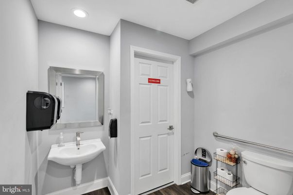 Bathroom, Interior, Recessed Lighting, Wood Texture Flooring