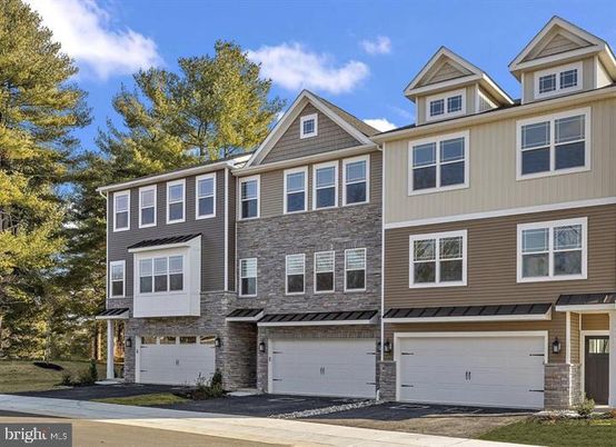 Attached, Exterior, Facade, Rowhouse