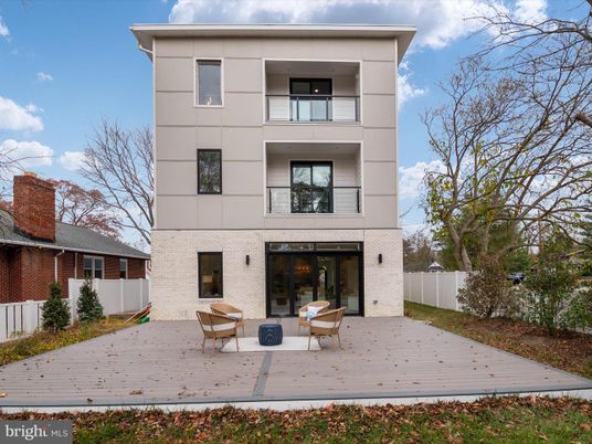 Backyard, Exterior, Facade, Brick Facade, Modern