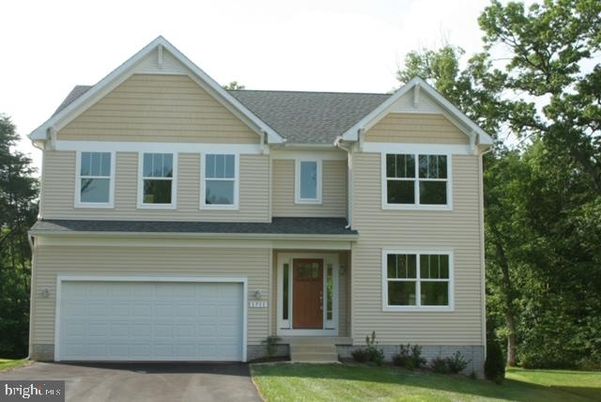 Attached, Exterior, Facade, Farmhouse