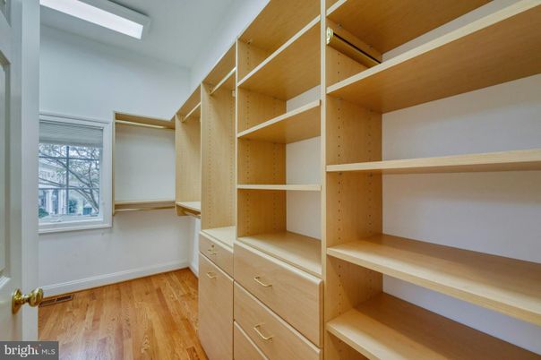 Interior, Walk-in Closets, Wood Texture Flooring