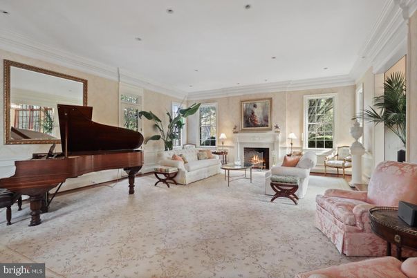 Fireplace, Interior, Living room, Piano, Recessed Lighting