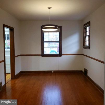Empty room, Interior, Pendant Lights, Wood Texture Flooring