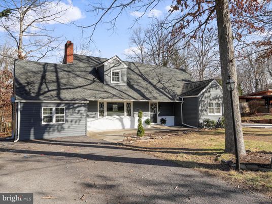 Exterior, Facade, Cape Cod