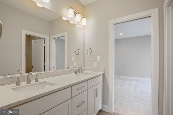 Bathroom, Dual Sink Vanities, Interior, Recessed Lighting